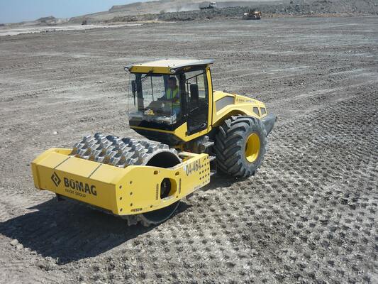 BOMAG BW 213 DH-4 С бандажами