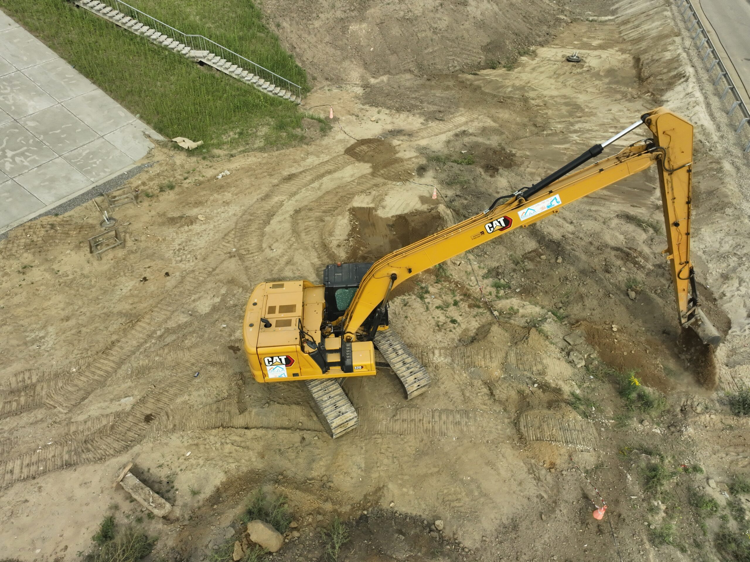 CAT 320 на болотном ходу (16м)