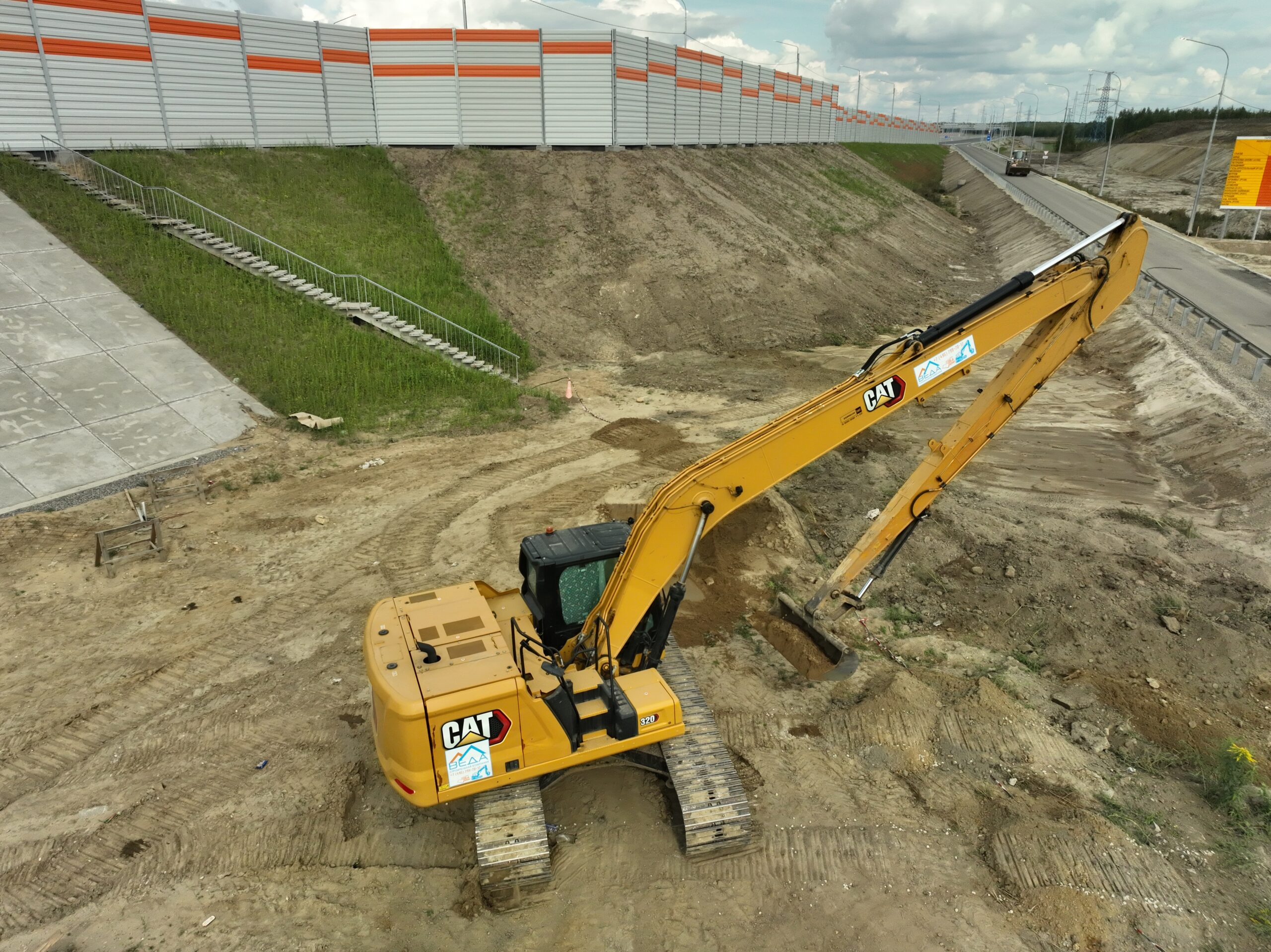 CAT 320 на болотном ходу (16м)