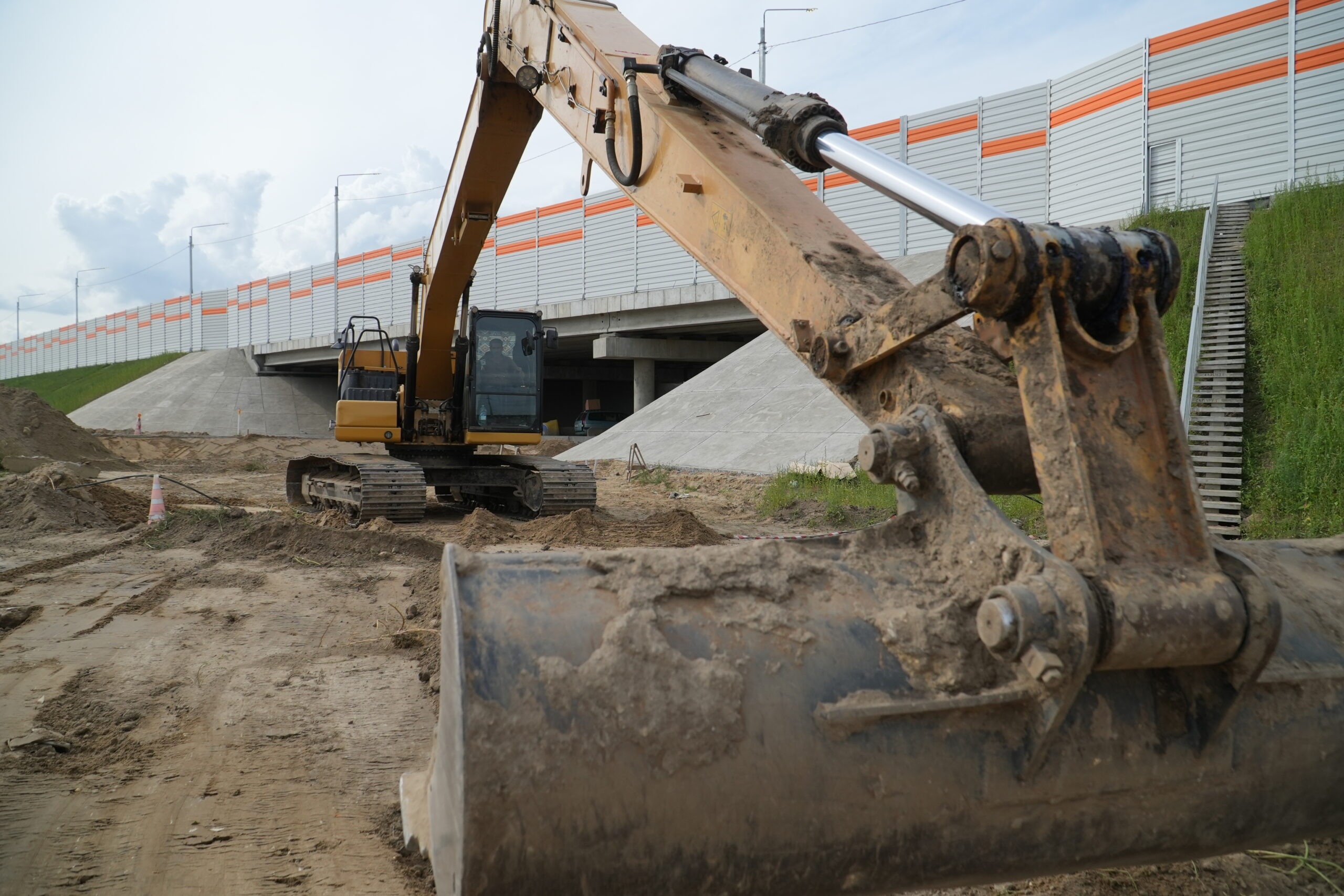HYUNDAI R300LC-9C (19м)