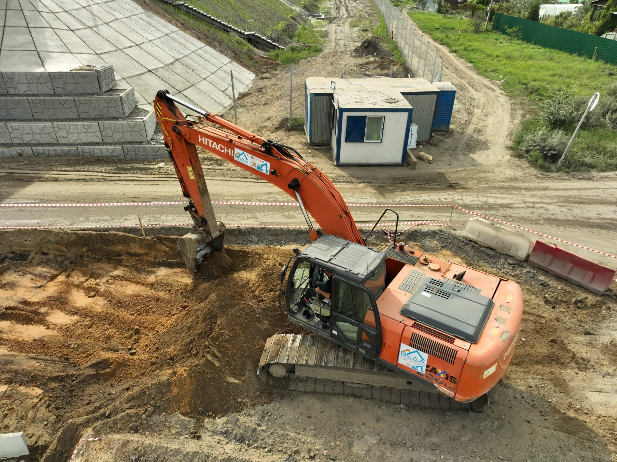 HITACHI ZX200-5G на болотном ходу