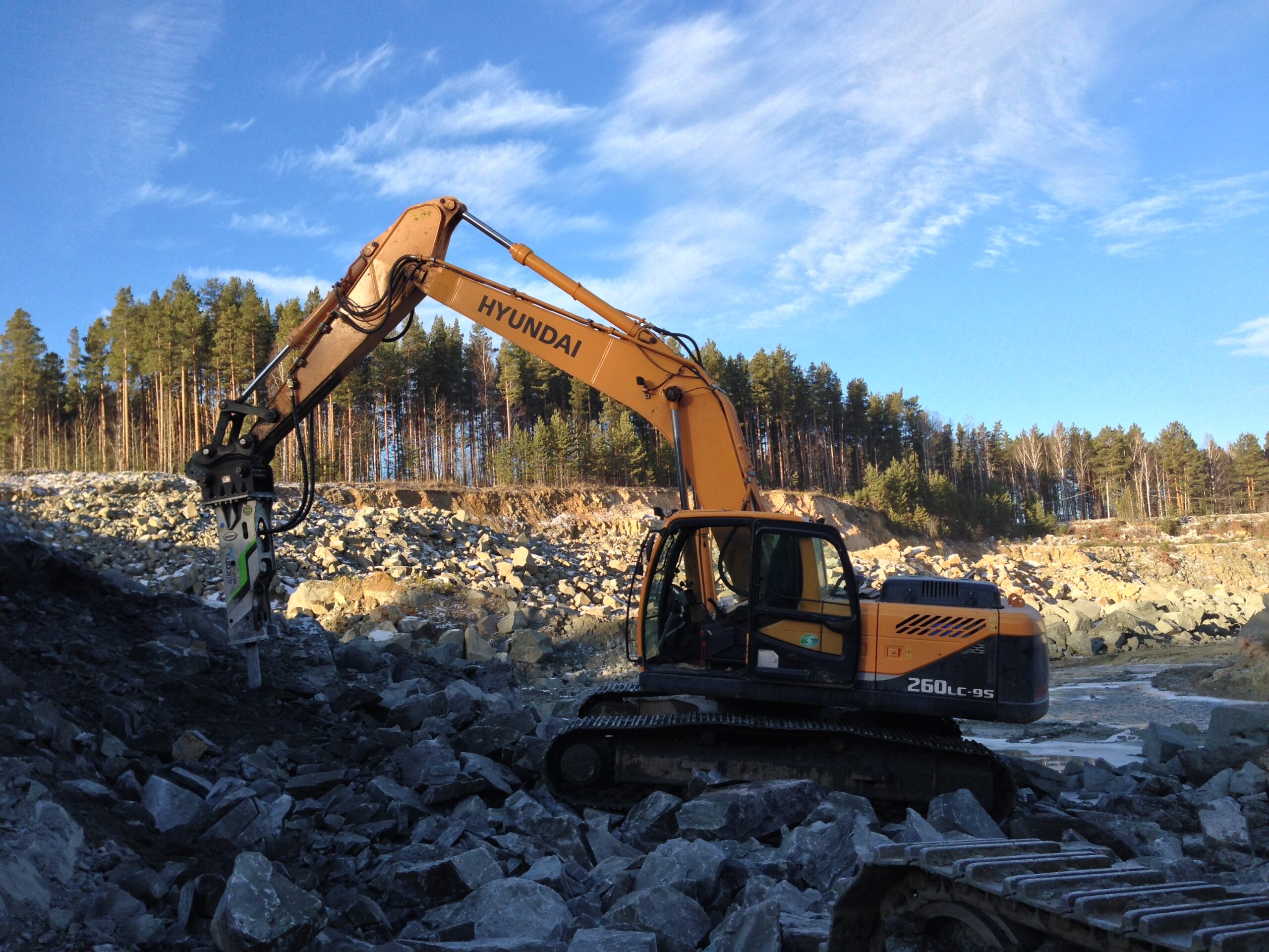 HYUNDAI R260LC-9S с гидромолотом