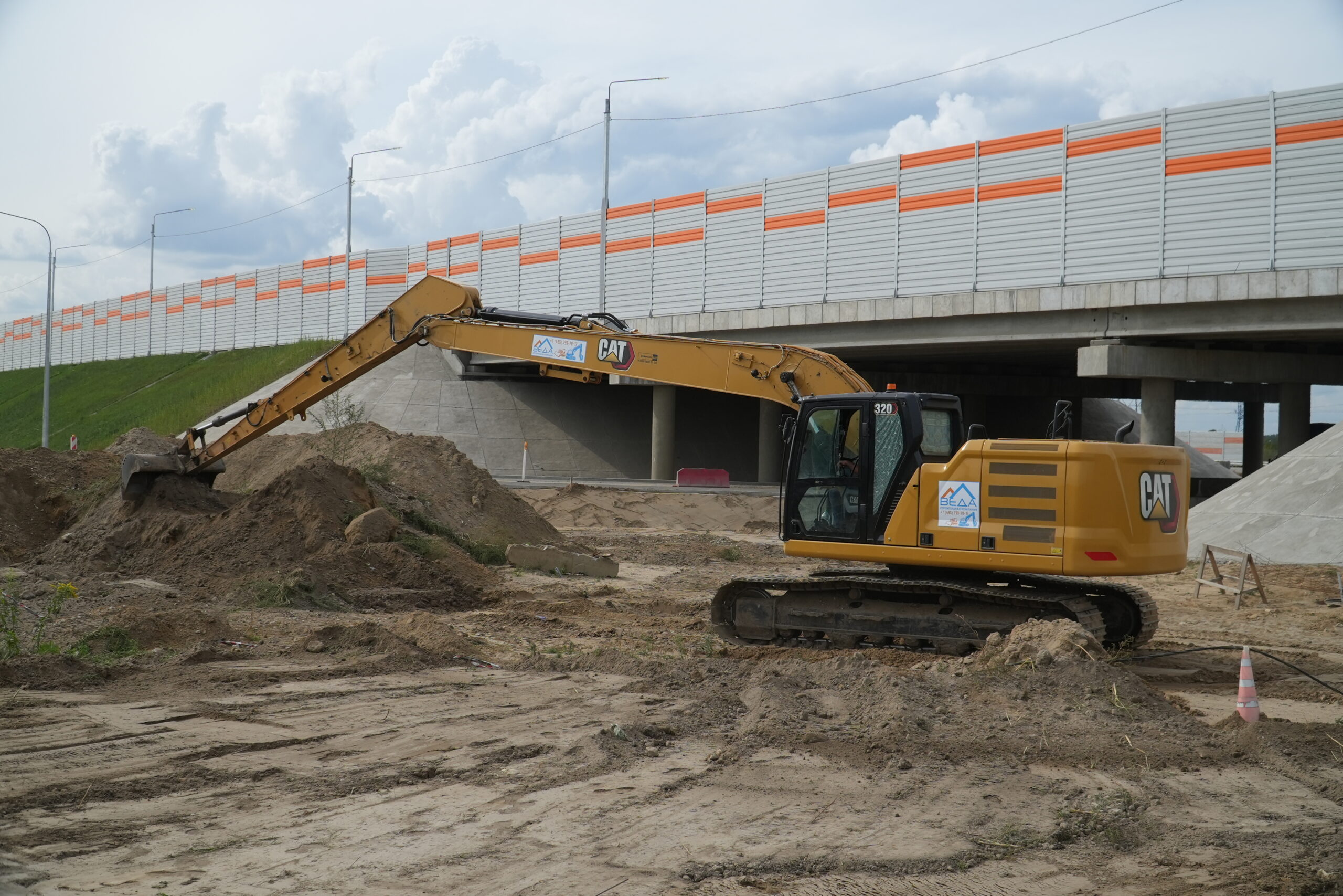 CAT 320 на болотном ходу (16м)