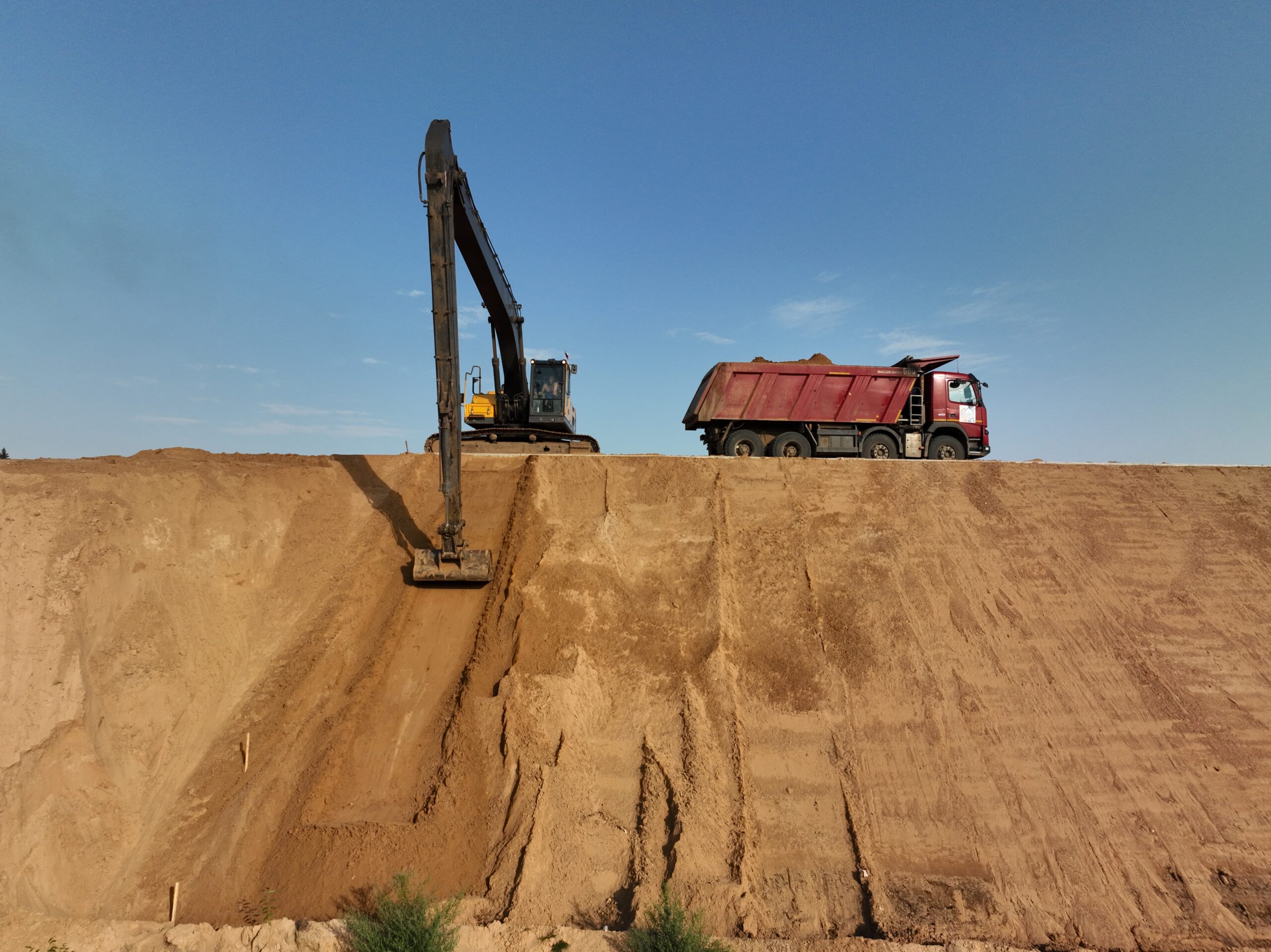 HYUNDAI R210LC-9S (17м)