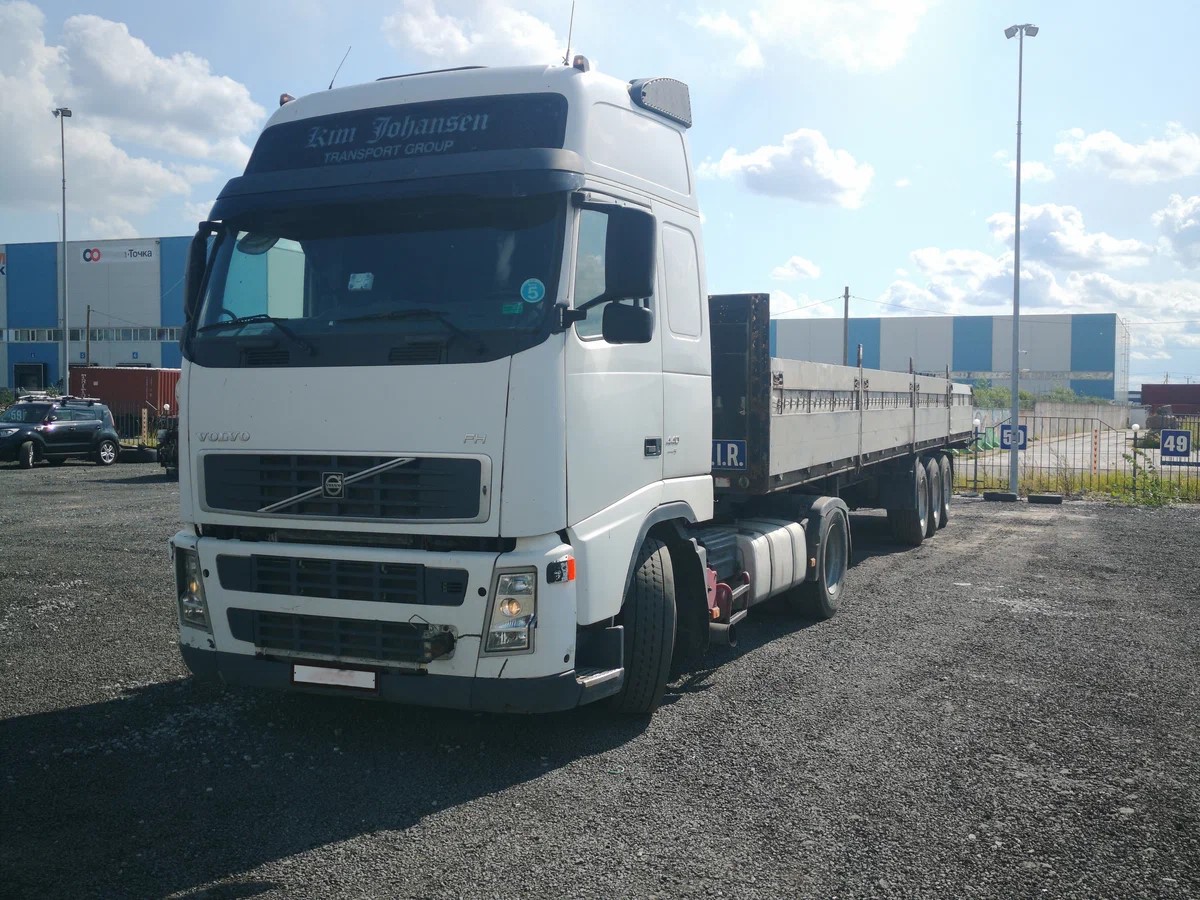 Бортовой полуприцеп VOLVO FM TRUCK