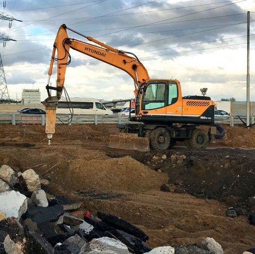 HYUNDAI R 180W-9S с гидромолотом
